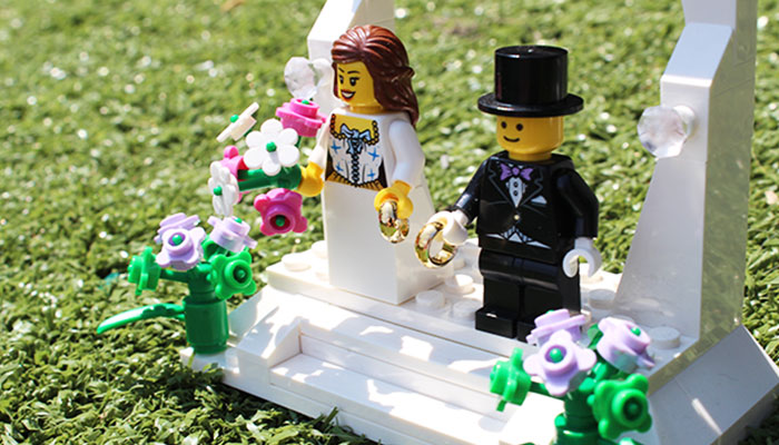 LEGO Minifigures, wedding ceremony.